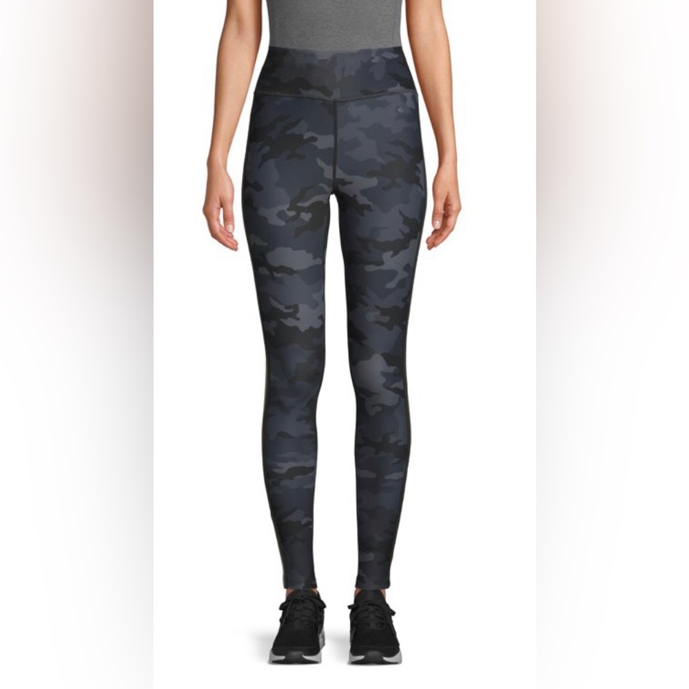 Avia high performance leggings dark camo size medium preloved excellent